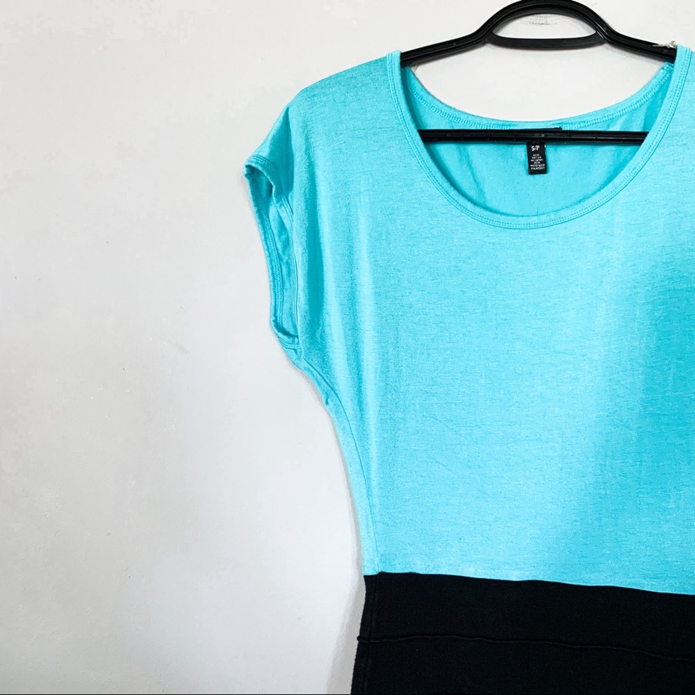 UK2LA • Short Sleeved Dress